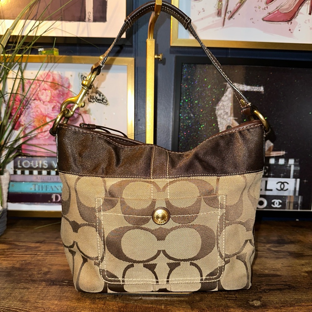 👜 Coach Signature Demi Hobo Bag – Style 11957 (Summer 2007 Collection)